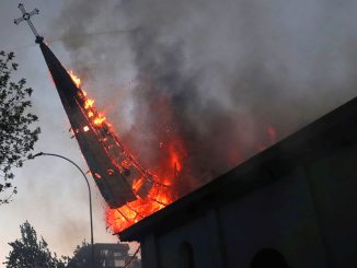 Iglesia en llamas