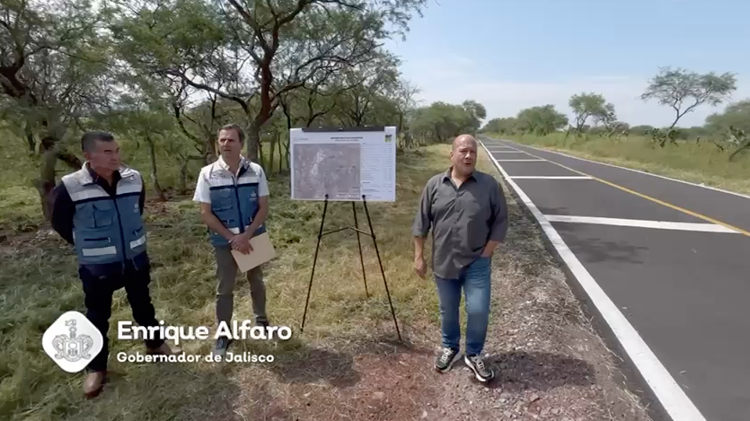 Presenta Alfaro obra carretera